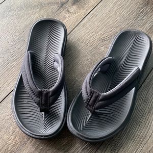 Brand new never worn boys size 3 sandal